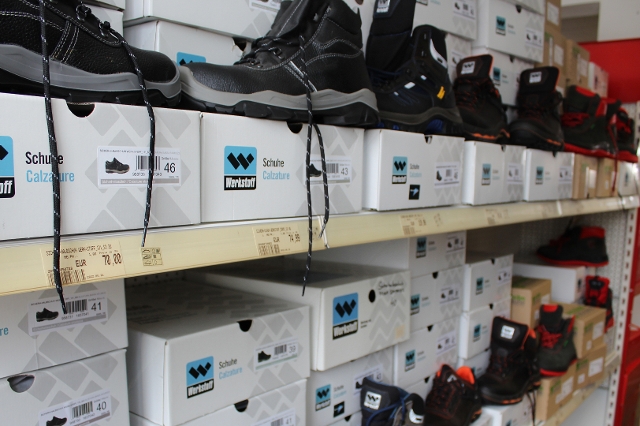 Schuhsortiment im Geschäft