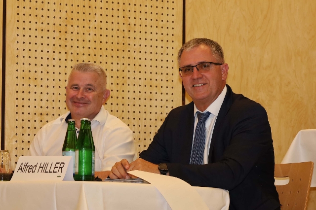 Geschäftsführer Dir. Ing. Alfred Hiller und Reinhard Thürr bei der Generalversammlung Lagerhaus Weinviertel Ost 2026.