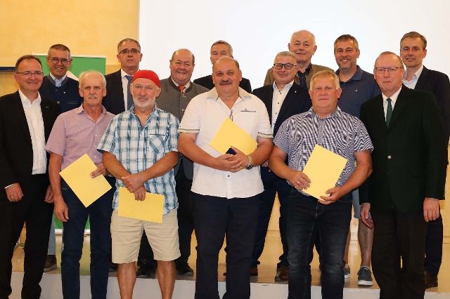 Gruppenfoto geehrte langjährigen Funktionäre Generalversammlung Lagerhaus Weinviertel Ost 2026