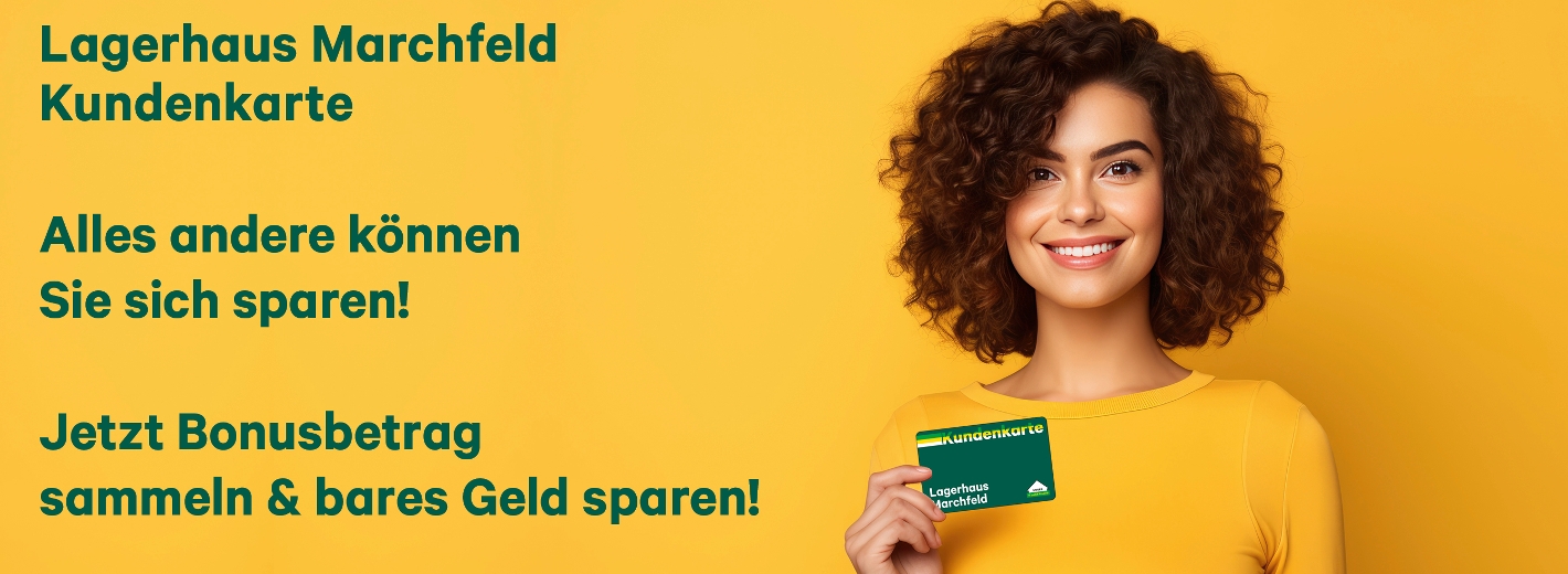 Junge Frau mit Lagerhaus Marchfeld Kundenkarte