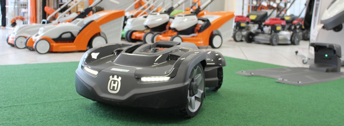Husqvarna Rasenroboter im Gartentechnik Schauraum am Lagerhaus Standort St. Pölten-Traisenpark