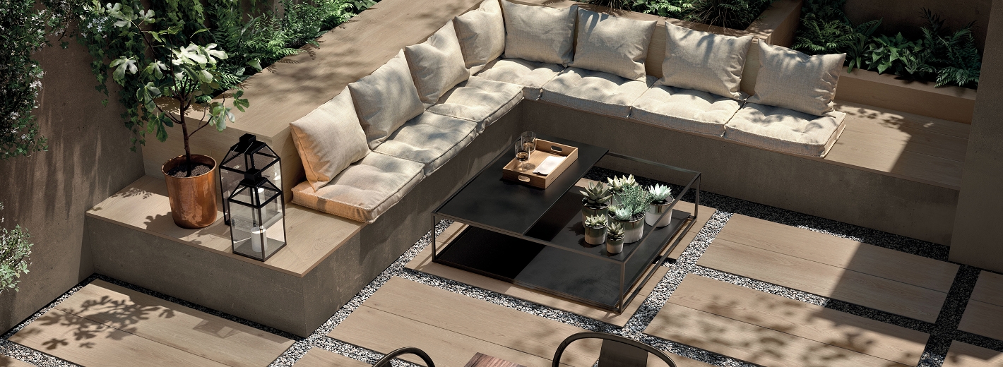 Terrasse mit Feinsteinzeugplatten