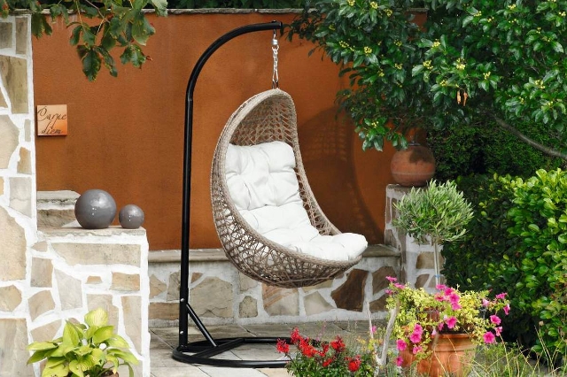Hängekorb aus Rattan