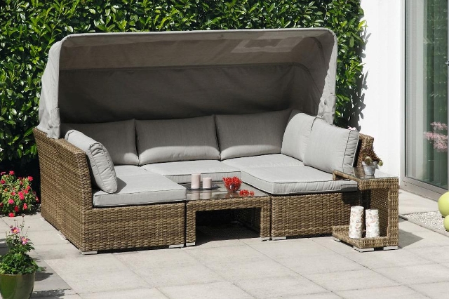 Sofa mit Sonnendach