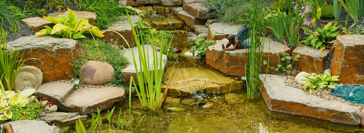 Gartenteich mit Naturstein