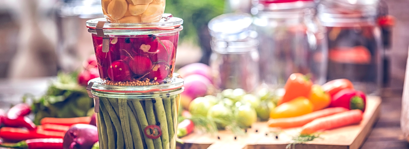 Fermentiertes Gemüse im Glas