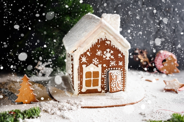 Lebkuchenhaus mit Schneefall