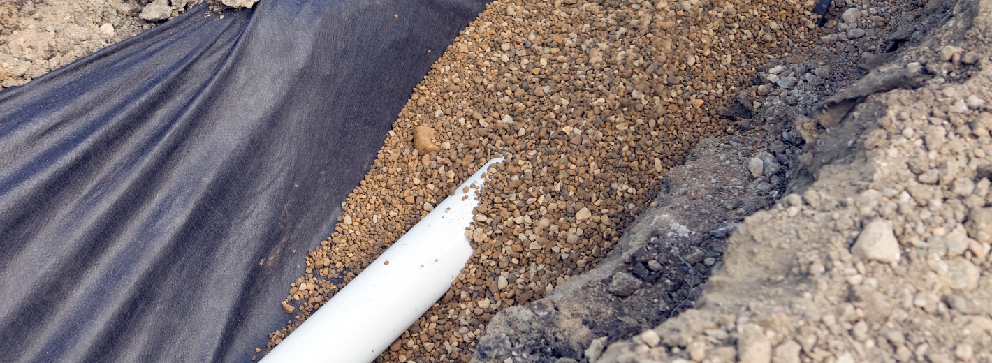 Erdarbeiten: Drainage verlegen