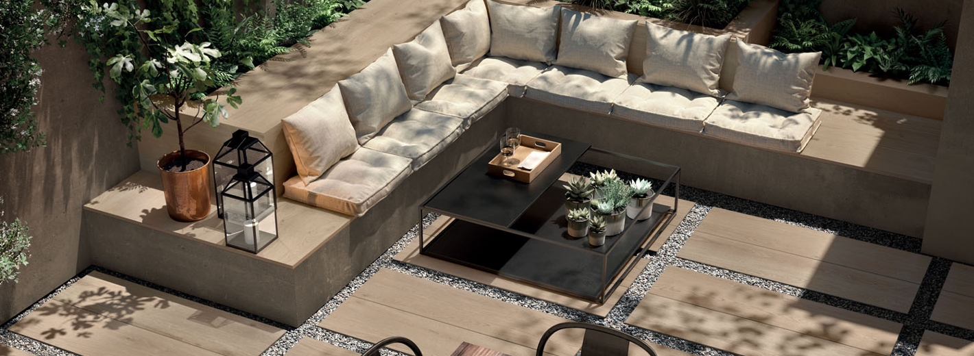 Terrasse im großen Bodenplatten