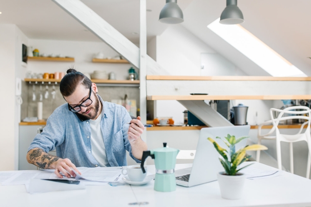 Home-Office Büro in der Küche integriert
