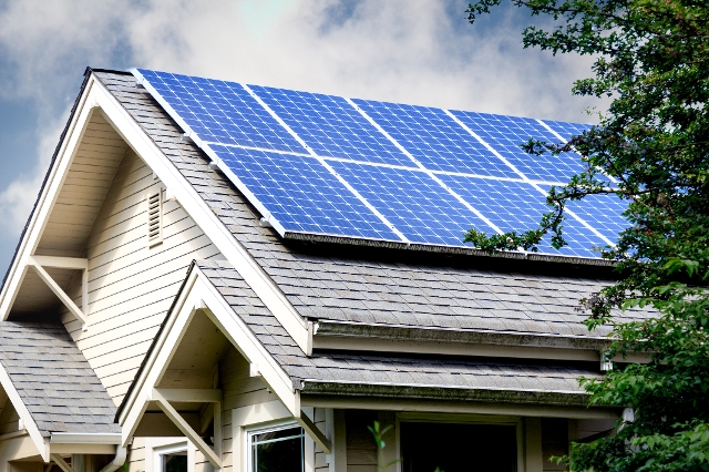 Dach mit Photovoltaikanlage