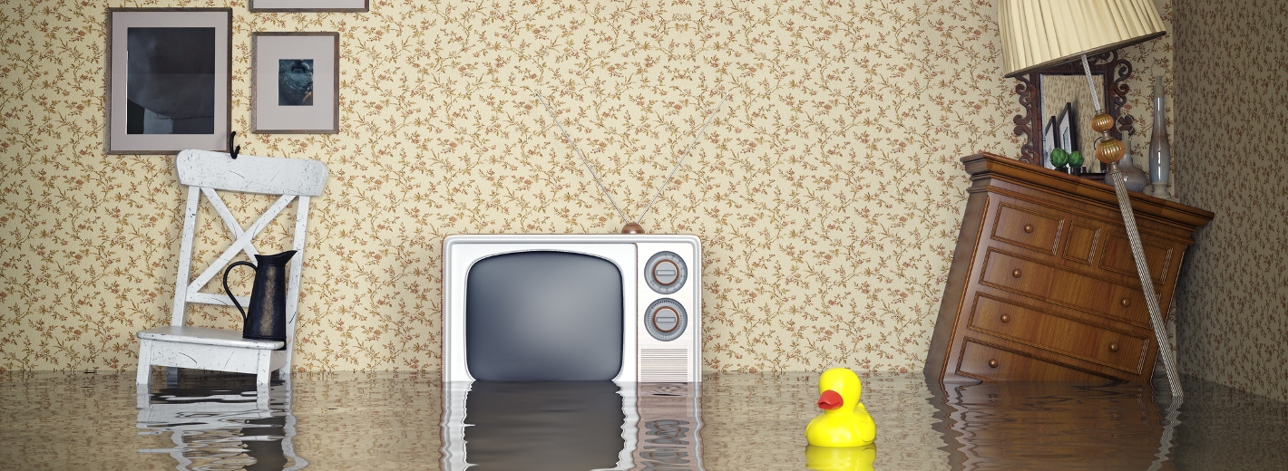 Wohnzimmer steht unter Wasser