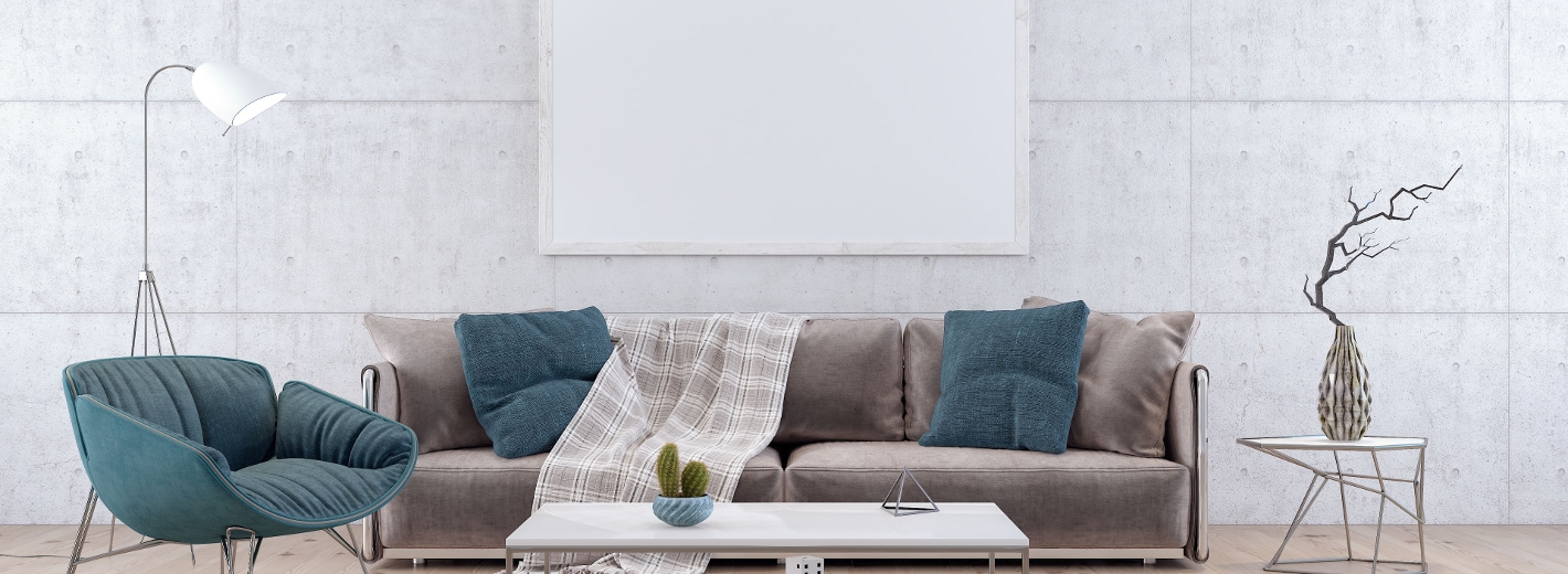 Wohnzimmer mit einem Heizpaneel an der Wand.