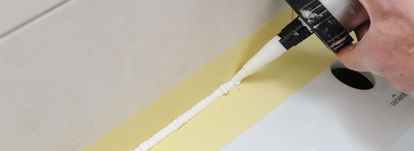 Silikonkanten abkleben und Silikon auftragen