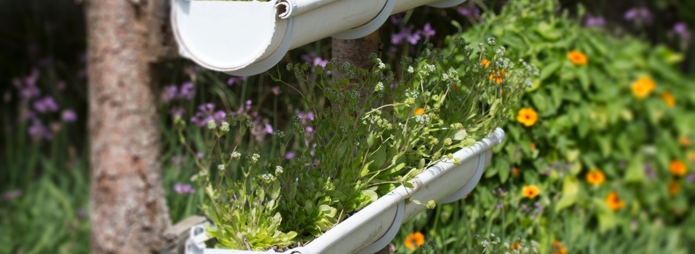 Blumenkisterl aus alten Dachrinnen