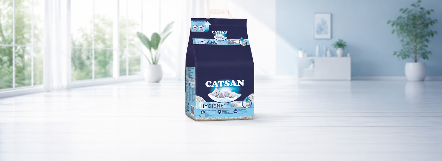 18 Liter Sack CATSAN Hygienestreu steht im Wohnzimmer