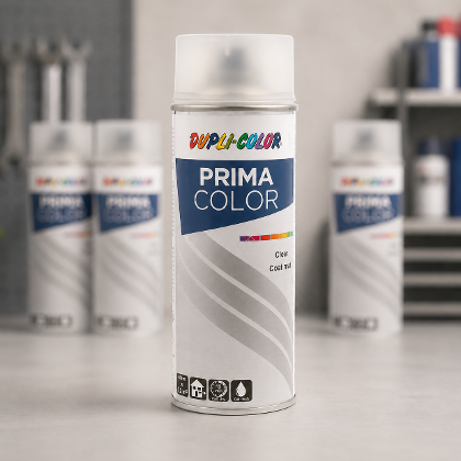 Dupli Color Flasche steht auf einem Untergrund im Hintergrund mehrere Dupli Color Dosen unscharf