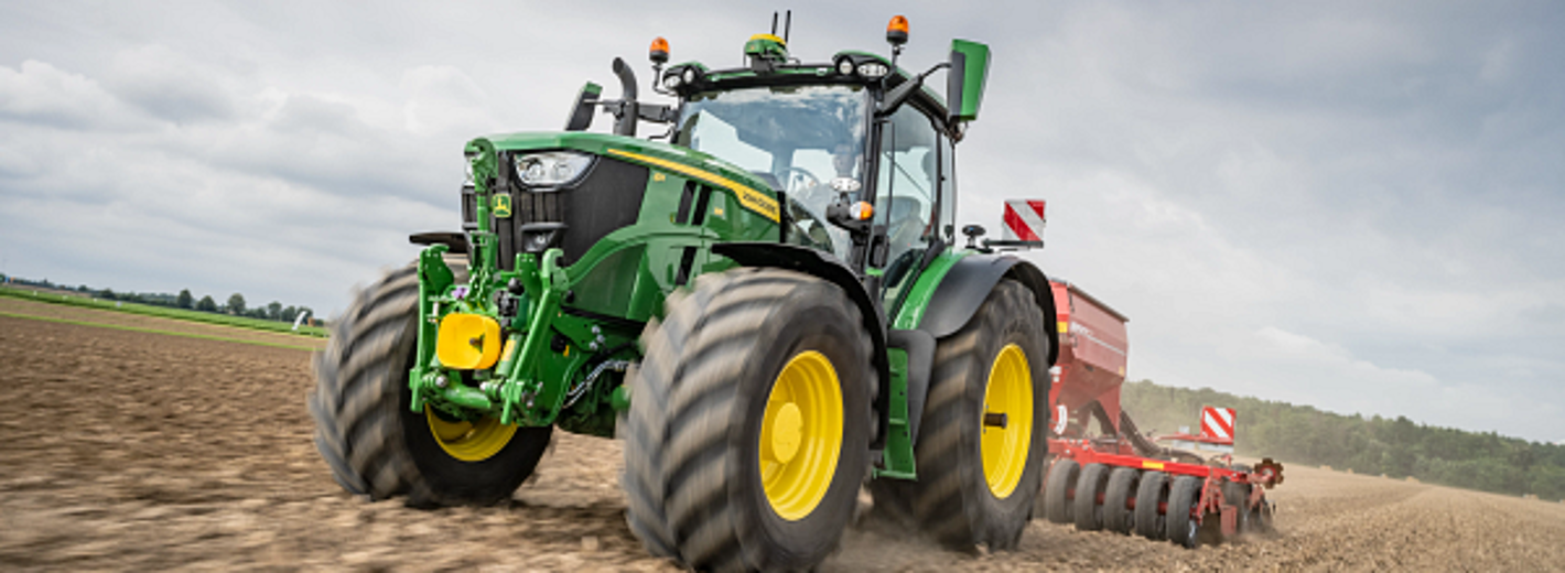 Traktor am Feld