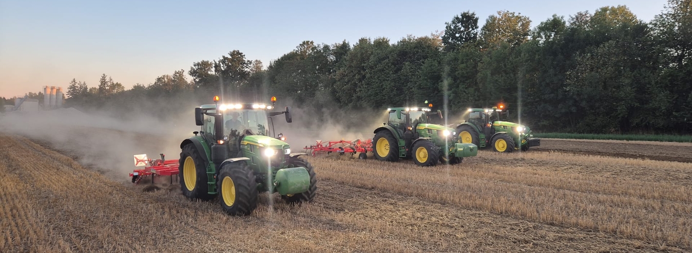 Traktor am Feld
