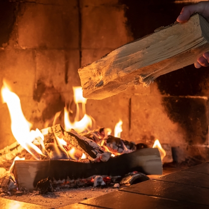 Kamin mit Holz
