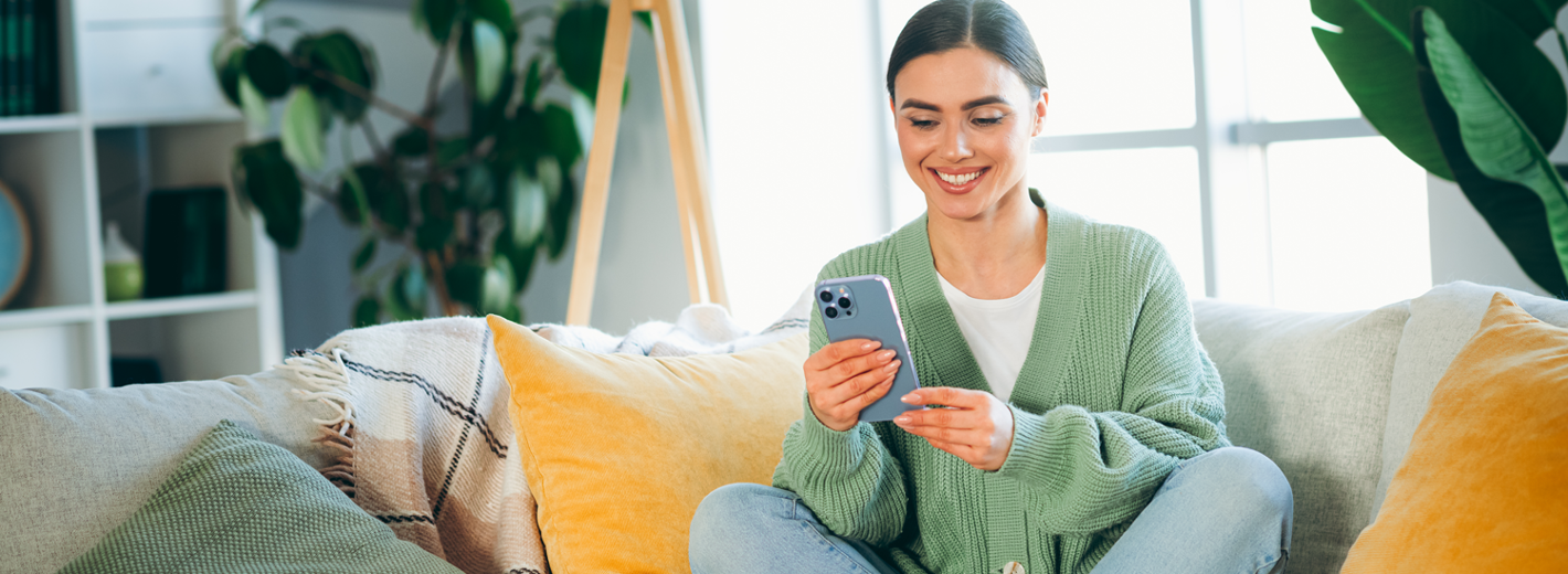 Frau mit Handy