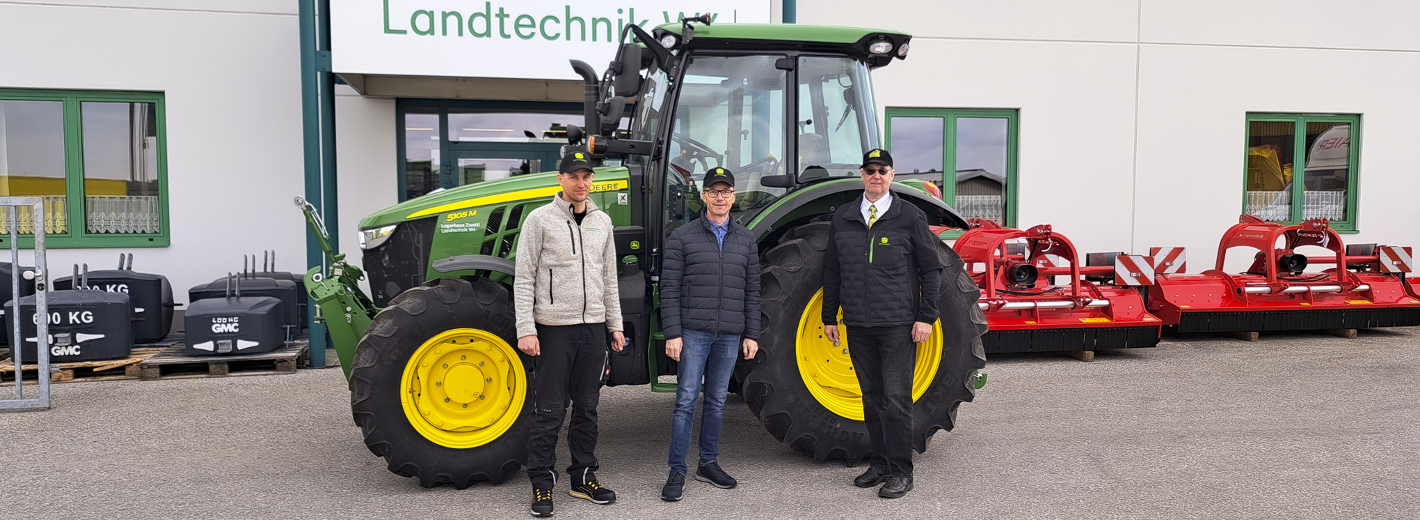 Traktor John Deere 5105 M an Maschinenring Service NÖ-Wien