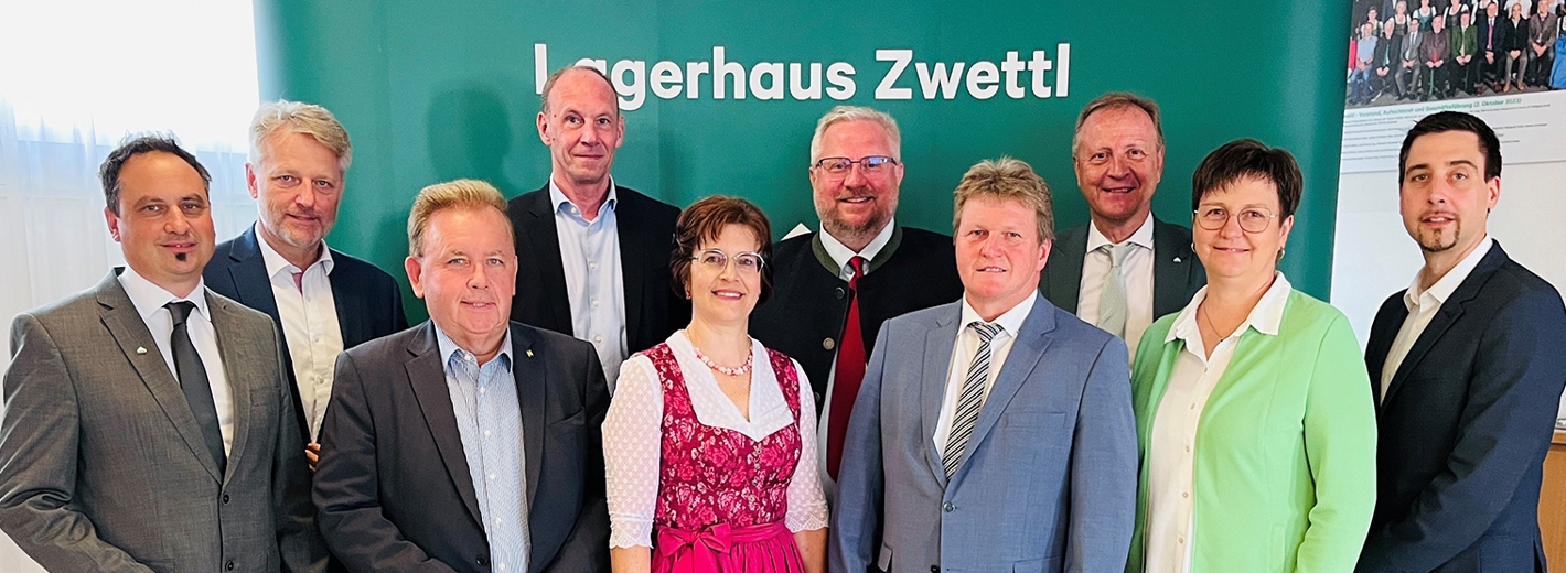 Generalversammlung der Raiffeisen-Lagerhaus Zwettl eGen mit Vertreterinnen und Vertretern des Lagerhauses, der RWA, der Landwirtschaft und der Region.
