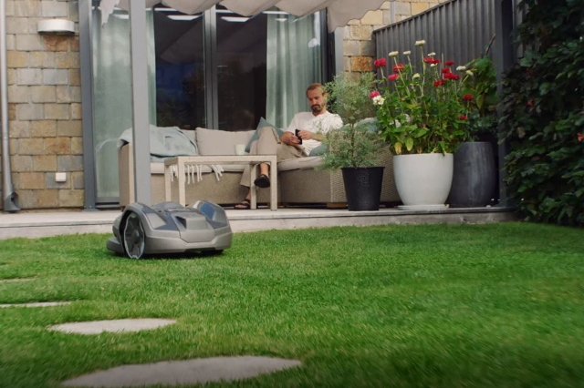 Der Husqvarna Automower 305 E Nera