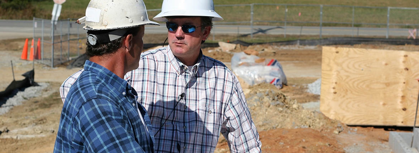 Besprechung auf der Baustelle