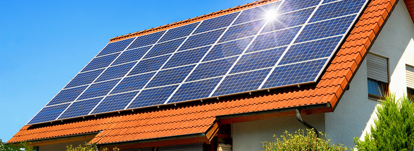 Photovoltaikplatten am Hausdach