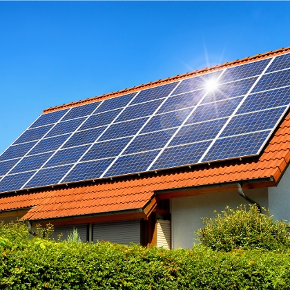 Photovoltaikplatten am Hausdach