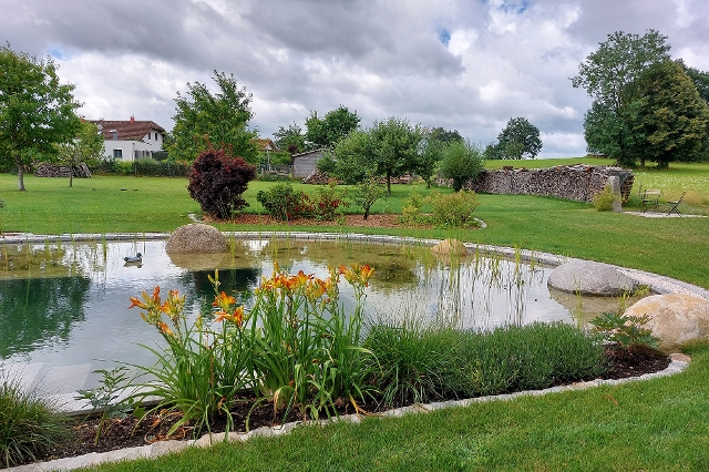Badeoase mitten in Gottfrieds Garten