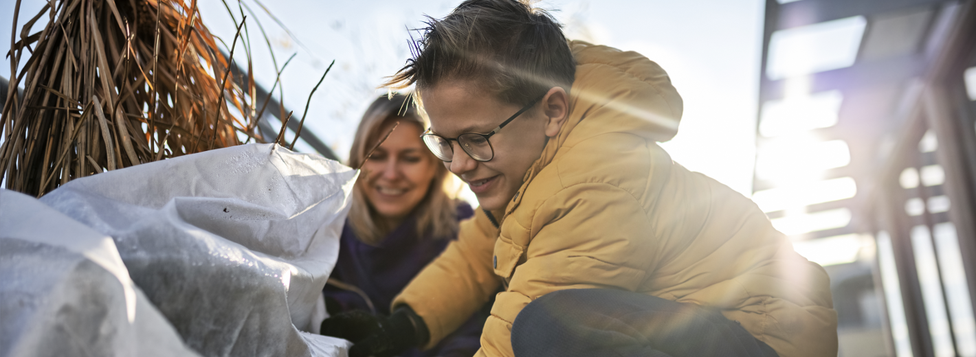 Pflanzen für den Winter einpacken
