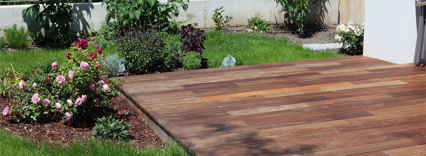 Terrasse planen: Mit Holz verlegte Terrasse
