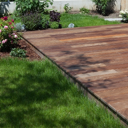 Terrasse planen: Mit Holz verlegte Terrasse