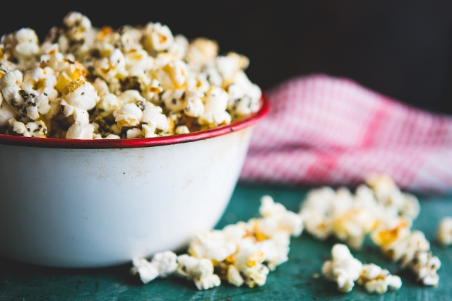 Popcorn mit Popcornmaschine an Silvester selber machen