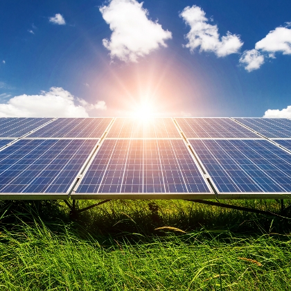 Photovoltaikanlage im Sonnenschein