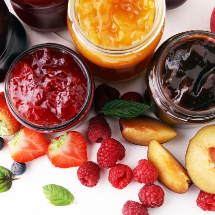 Marmelade und Früchte