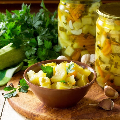 Zucchini im Glas