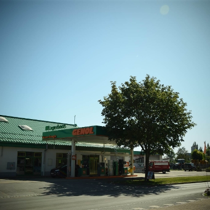 Lagerhaus Tankstelle Genol