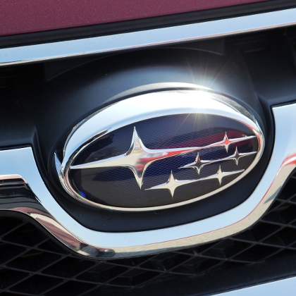 Subaru Logo auf Auto