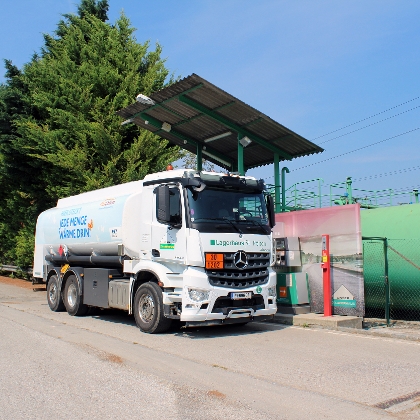 Lagerhaus St. Pölten Tankwagen befüllt Tankstelle