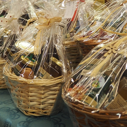 Geschenkkorb mit regionalen Produkten