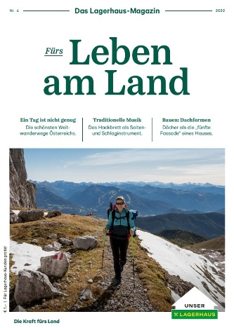 Wanderin genießt das Wandern in den Bergen